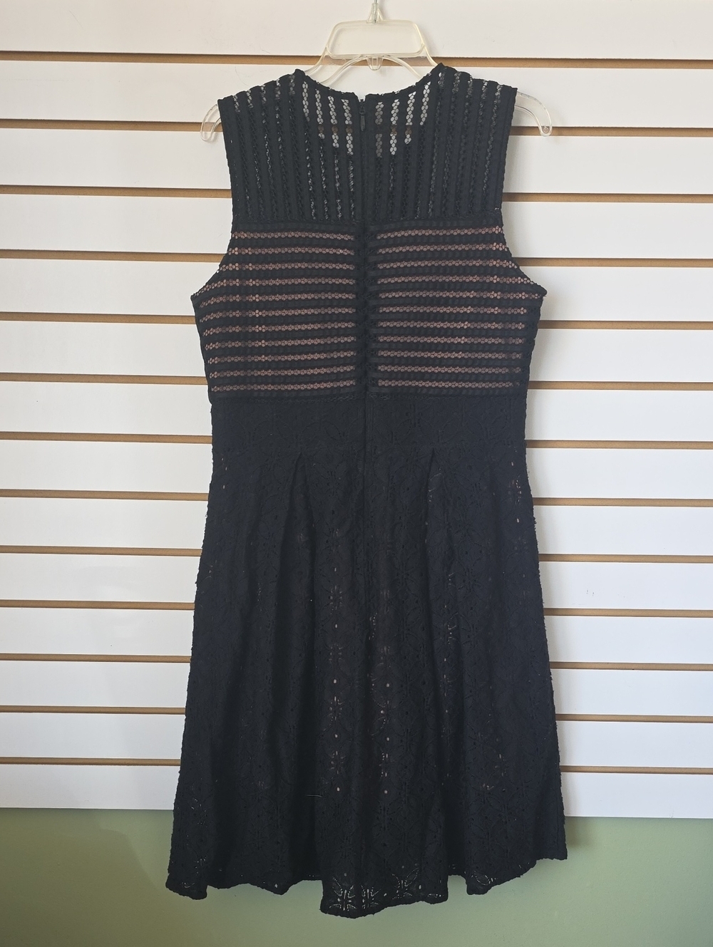 NY&Co Lace Fit-and-Flare Dress Lg - Picture 3 of 8